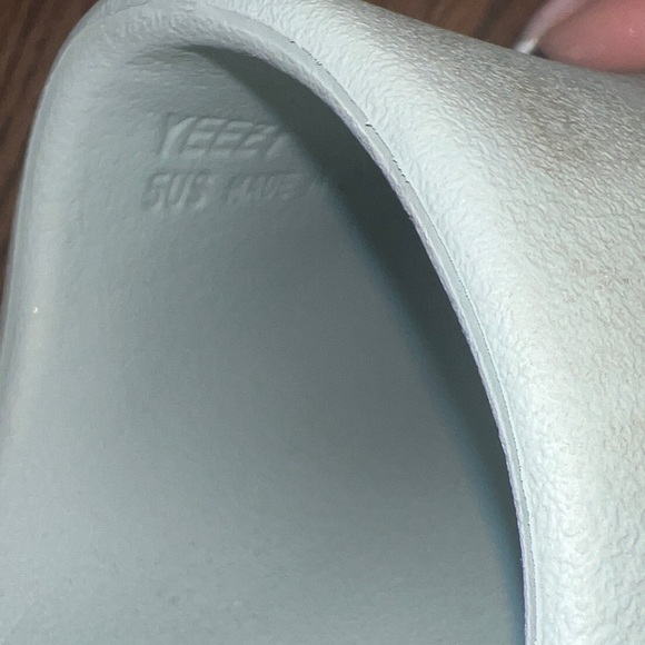 Yeezy Adidas Slides - Picture 4 of 4